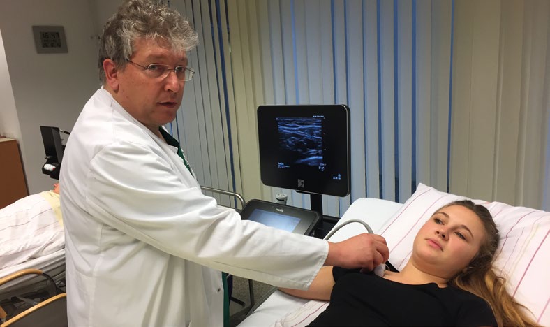 Dr. Thomas Grau, Head of Anaesthesia, Surgery, Intensive Care, Emergency Medicine and Pain at the Gütersloh Clinic, first studied ultrasound for a PhD on spinal imaging at Heidelberg University Hospital in the 1990s. 25 years on, he reflects on the role p
