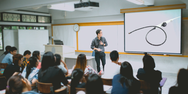 Instructor showing the TEE procedure to students